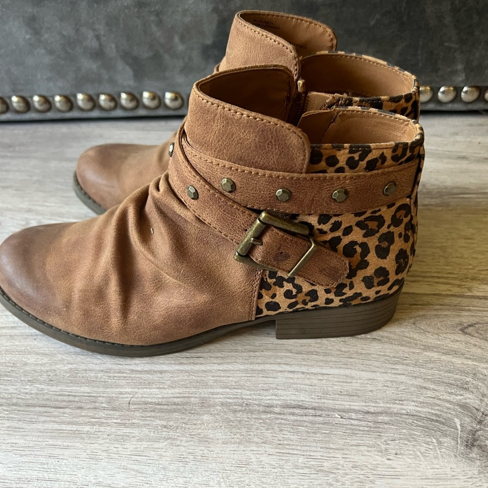 Leather print ankle booties